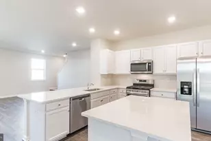 242 Lincoln St, Hammonton, NJ 08037 - Photo 11