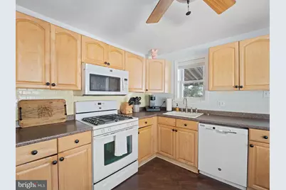 303 Garden Terrace, Somers Point, NJ 08244 - Photo 9