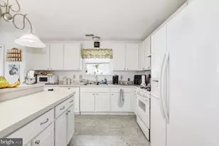 202 Sun Valley Cir, Egg Harbor Township, NJ 08234 - Photo 5