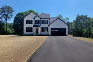 102 Heatherwood Dr, Vineland, NJ 08360 - Photo 1