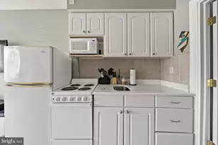9401 Pacific Ave, Margate City, NJ 08402 - Photo 5