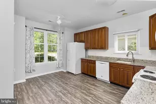 37 Huntington Dr, Southampton, NJ 08088 - Photo 3