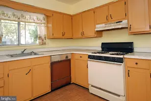 11 Wellington Pl, Burlington, NJ 08016 - Photo 11