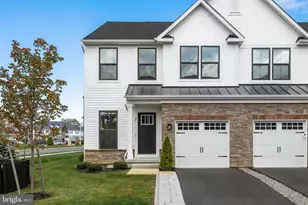 2 Rosemary Wy, Mount Laurel, NJ 08054 - Photo 1