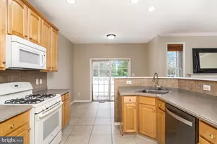 35 Farmington Ct, Bordentown, NJ 08505 - Photo 11