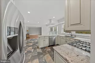 304 Hialeah Dr, Mount Laurel, NJ 08054 - Photo 17