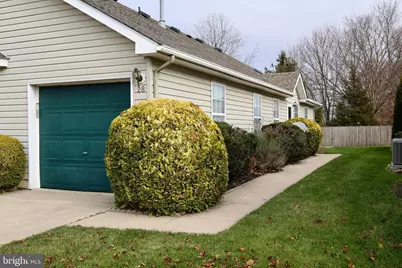 28 Palmer Square, Beverly, NJ 08010 - Photo 1