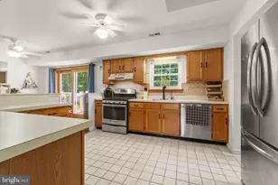 8 Orangewood Ln, Burlington, NJ 08016 - Photo 5