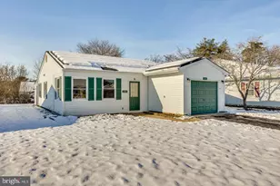 105 Huntington Dr, Southampton, NJ 08088 - Photo 1