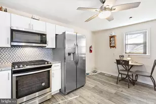 111 Thompson St, Burlington, NJ 08016 - Photo 3