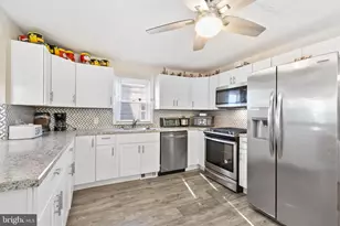 111 Thompson St, Burlington, NJ 08016 - Photo 3