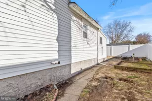 111 Thompson St, Burlington, NJ 08016 - Photo 25