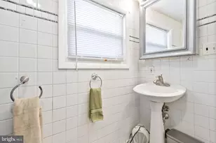 111 Thompson St, Burlington, NJ 08016 - Photo 15