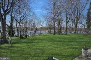 204 River Ct, Fieldsboro, NJ 08505 - Photo 3