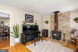 387 Chesterfield Jacobstown Rd, Wrightstown, NJ 08562 - Photo 5