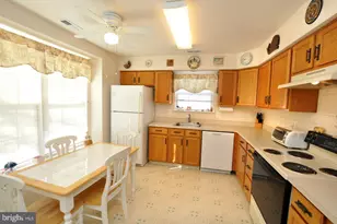 42 Clifford Ct, Mount Laurel, NJ 08054 - Photo 3