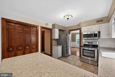 200 Laurel Lane, Mount Laurel, NJ 08054 - Photo 9