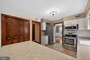 200 Laurel Ln, Mount Laurel, NJ 08054 - Photo 9