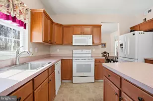 19 Sunflower Cir, Burlington, NJ 08016 - Photo 11