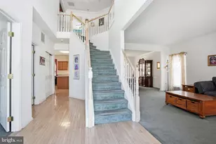 19 Sunflower Cir, Burlington, NJ 08016 - Photo 3