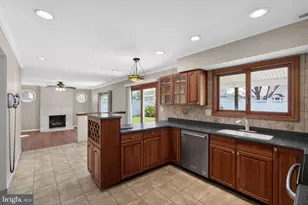 228 Meadow Dr, Mount Laurel, NJ 08054 - Photo 17