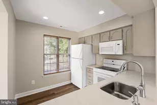 1676B Thornwood Dr, Mount Laurel, NJ 08054 - Photo 17