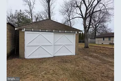 636 E Front Street, Florence, NJ 08518 - Photo 11