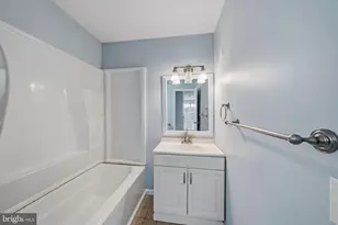 24 Florence Tollgate Pl, Florence, NJ 08518 - Photo 17