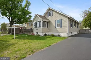 323 Maple Ave, Delanco, NJ 08075 - Photo 3
