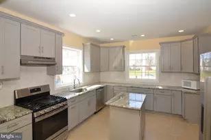 628 W 2nd St, Florence, NJ 08518 - Photo 5