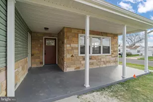 2 Farrington Ct, Southampton, NJ 08088 - Photo 5