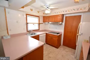 8 Holton Ln, Willingboro, NJ 08046 - Photo 3