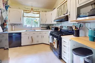 28 Washington Ave, Beverly, NJ 08010 - Photo 3