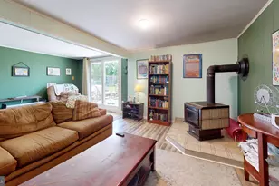 28 Washington Ave, Beverly, NJ 08010 - Photo 5