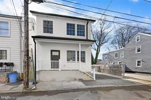 32 West St, Bordentown, NJ 08505 - Photo 3