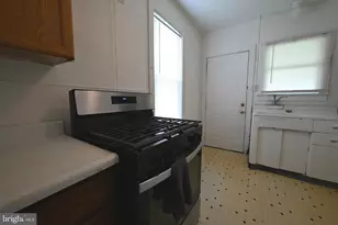 438 W 3rd St, Florence, NJ 08518 - Photo 5