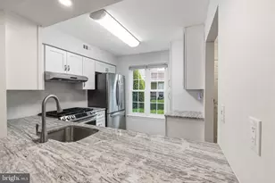 303 Sedgefield Dr, Mount Laurel, NJ 08054 - Photo 7