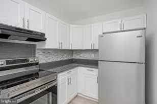 25 S Church Rd, Maple Shade, NJ 08052 - Photo 9