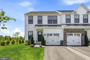 22 Cinnamon Ln, Mount Laurel, NJ 08054 - Photo 1
