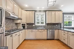23 Huntington Dr, Burlington, NJ 08016 - Photo 11