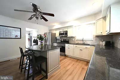 384 E 3rd Street E, Florence, NJ 08518 - Photo 3