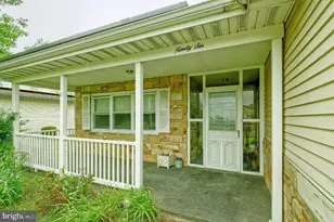 96 Huntington Dr, Southampton, NJ 08088 - Photo 3