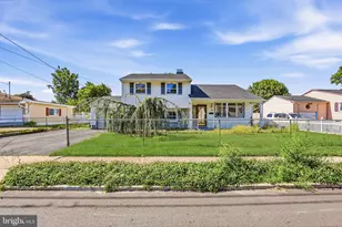 14 Lancaster Dr, Burlington, NJ 08016 - Photo 1