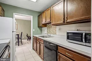 18 E Daisy Ln, Mount Laurel, NJ 08054 - Photo 9