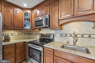 275 Green St, Beverly, NJ 08010 - Photo 5