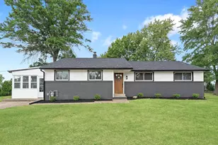 201 S Garden Blvd, Beverly, NJ 08010 - Photo 1