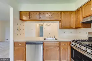 5711 Adelaide Dr, Mount Laurel, NJ 08054 - Photo 7