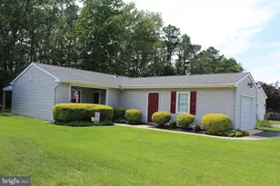 73 Huntington Dr, Southampton, NJ 08088 - Photo 1