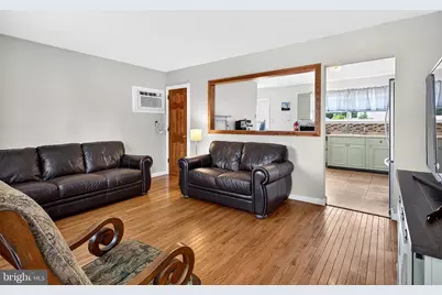 207 S Garden Boulevard, Edgewater Park, NJ 08010 - Photo 3