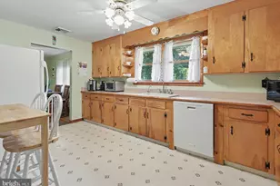 2048 Bustleton Rd, Burlington, NJ 08016 - Photo 17